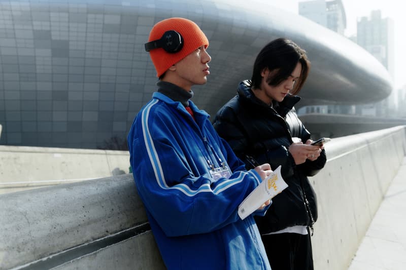 2024 FW 시즌 서울 패션위크 스트리트 스타일 살펴보기, street style, street fashion, 패션위크, 서울 패션 위크, 스트리트 패션, 스트리트스타일, 와코 마리아, 발렌시아가 코디, 와코마리아 스타일링, 터키석, 고로스 스타일, 고로스 스타일링, 패션위크 코디, 참고할만한 코디, 남자 코디, 패션위크, 서울패션위크, 노스페이스 눕시 코디