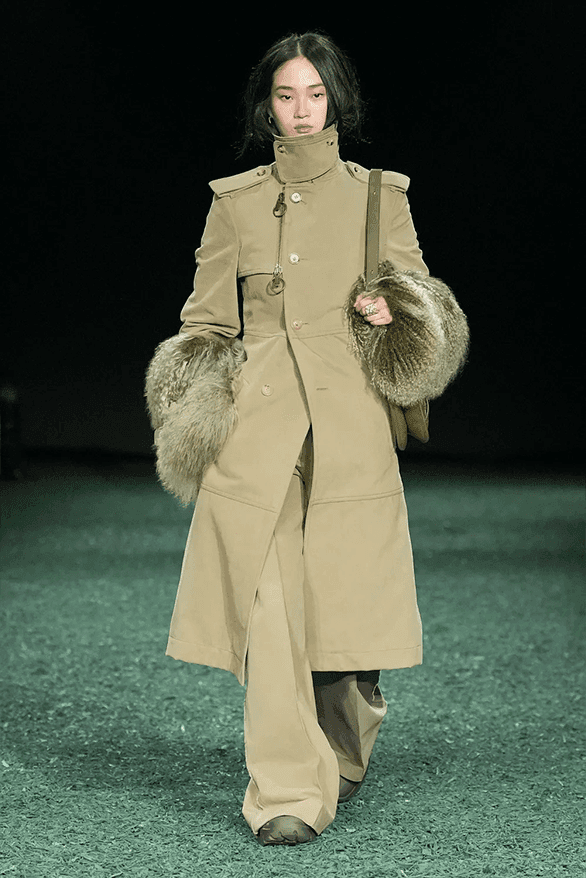 영국의 자연환경을 반영한 버버리 2024 FW 컬렉션 런웨이, 다니엘 리, 런던 패션위크