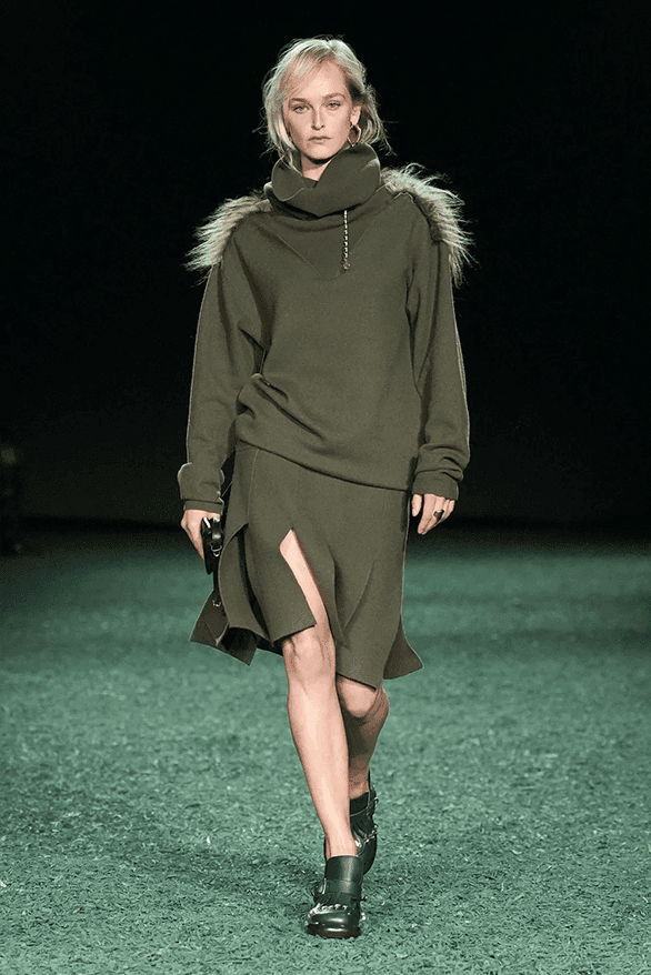 영국의 자연환경을 반영한 버버리 2024 FW 컬렉션 런웨이, 다니엘 리, 런던 패션위크