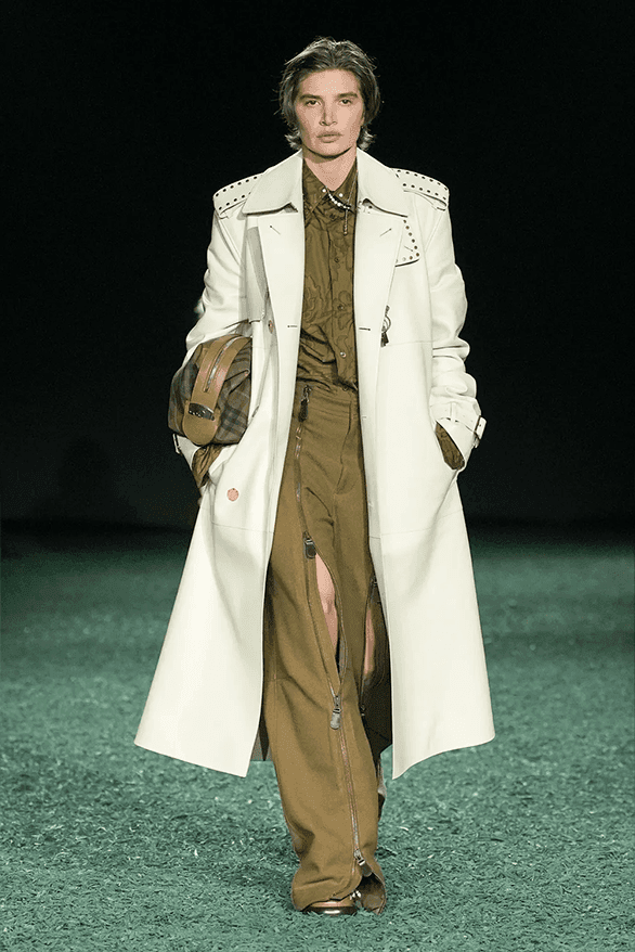 영국의 자연환경을 반영한 버버리 2024 FW 컬렉션 런웨이, 다니엘 리, 런던 패션위크