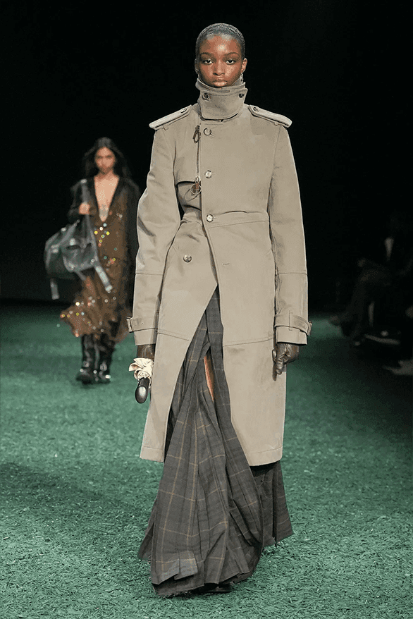 영국의 자연환경을 반영한 버버리 2024 FW 컬렉션 런웨이, 다니엘 리, 런던 패션위크