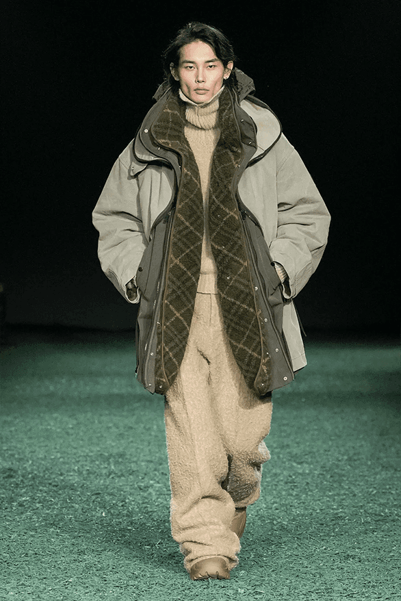 영국의 자연환경을 반영한 버버리 2024 FW 컬렉션 런웨이, 다니엘 리, 런던 패션위크