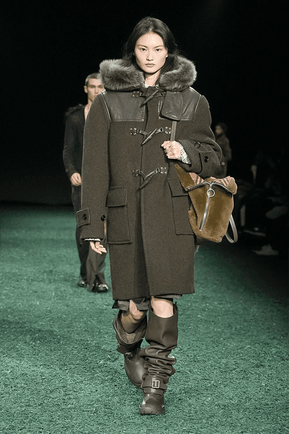 영국의 자연환경을 반영한 버버리 2024 FW 컬렉션 런웨이, 다니엘 리, 런던 패션위크