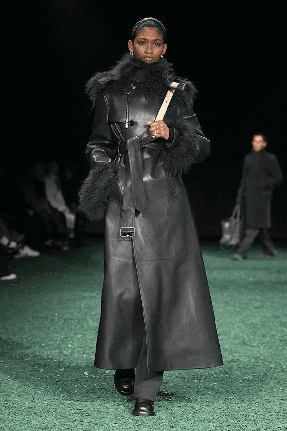 영국의 자연환경을 반영한 버버리 2024 FW 컬렉션 런웨이, 다니엘 리, 런던 패션위크