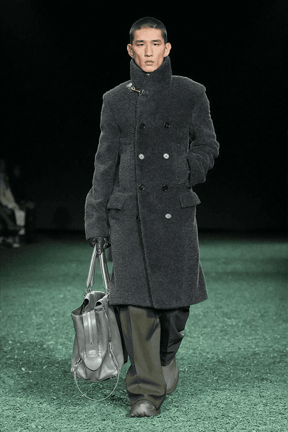 영국의 자연환경을 반영한 버버리 2024 FW 컬렉션 런웨이, 다니엘 리, 런던 패션위크
