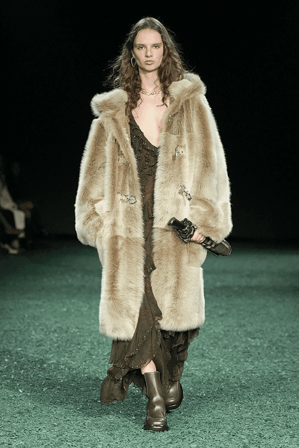 영국의 자연환경을 반영한 버버리 2024 FW 컬렉션 런웨이, 다니엘 리, 런던 패션위크
