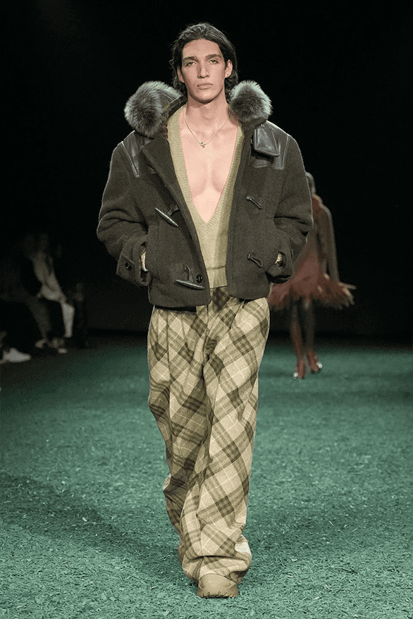 영국의 자연환경을 반영한 버버리 2024 FW 컬렉션 런웨이, 다니엘 리, 런던 패션위크