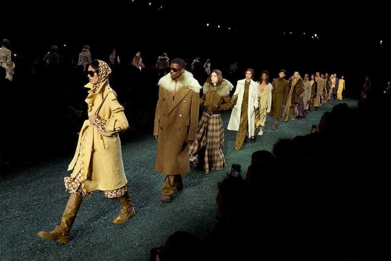 영국의 자연환경을 반영한 버버리 2024 FW 컬렉션 런웨이