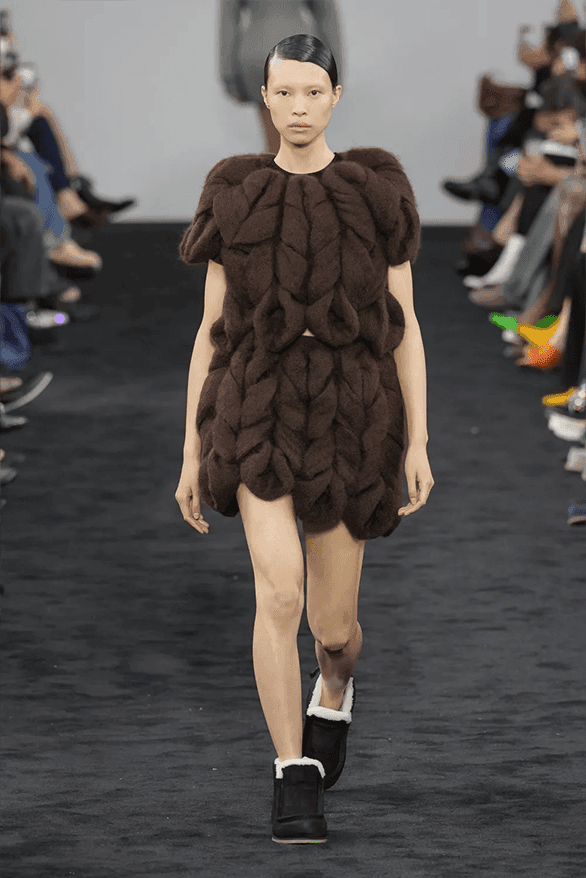 JW 앤더슨, 2024 FW 컬렉션 공개, 조나단 앤더슨, Jonathan Anderson, J.W. Anderson, 런던 패션위크, 영국 패션, 조나단 앤더슨 컬렉션, JW 앤더슨 애딕티드, 애딕티드 매장