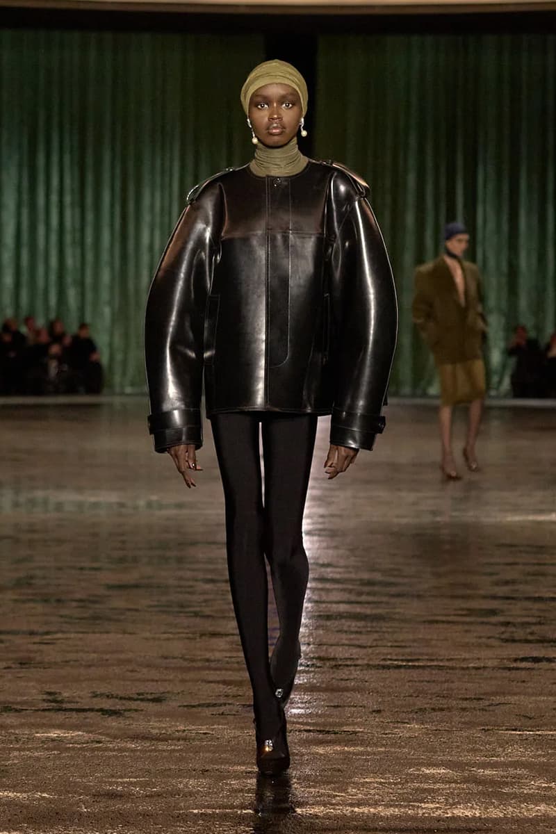 생 로랑, 2024 FW 여성복 컬렉션 공개, saint laurent, saint laurent shoes, 생로랑, 입생로랑, YSL, 안토니 바카렐로, 생로랑 로제, ysl rose, 블랙핑크 로제, blackpink rose, rose campaign, 로제 화보