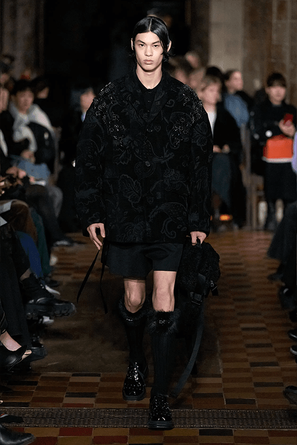 시몬 로샤, 2024 FW 컬렉션 공개, Simone Rocha, Queen Victoria, 로샤 크록스, 시몬 로샤, 시몽 로샤, 젠더리스 패션, 런던 패션위크, 런던 브랜드, 런던 스토어, 런던 패션 쇼핑, 런던 쇼핑, 런던 디자이너, 런던 패션위크 디자이너, 런던 패션, 런던 디자이너의 패션, 주목할 만한 디자이너, 앤드로지너스 룩, 젠더리스 룩, 하입비스트 로샤