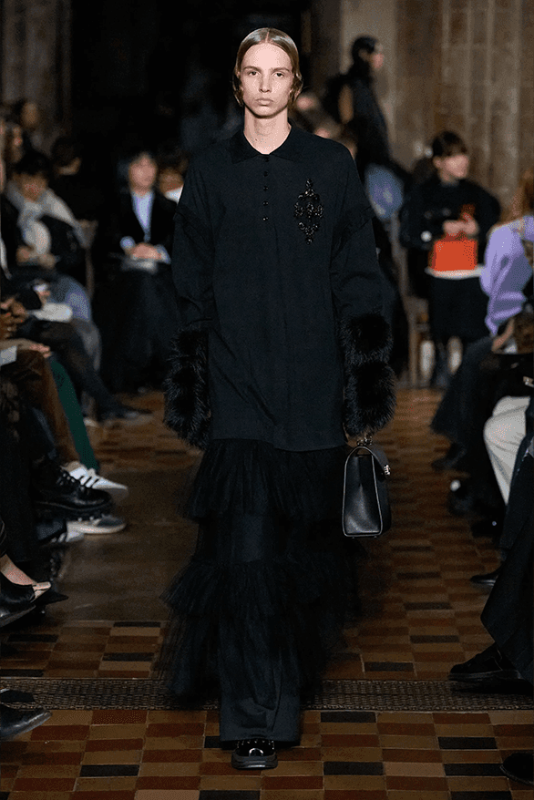 시몬 로샤, 2024 FW 컬렉션 공개, Simone Rocha, Queen Victoria, 로샤 크록스, 시몬 로샤, 시몽 로샤, 젠더리스 패션, 런던 패션위크, 런던 브랜드, 런던 스토어, 런던 패션 쇼핑, 런던 쇼핑, 런던 디자이너, 런던 패션위크 디자이너, 런던 패션, 런던 디자이너의 패션, 주목할 만한 디자이너, 앤드로지너스 룩, 젠더리스 룩, 하입비스트 로샤