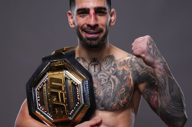 토푸리아, ‘무적행진’ 볼카노프스키 꺾고 페더급 챔피언 등극