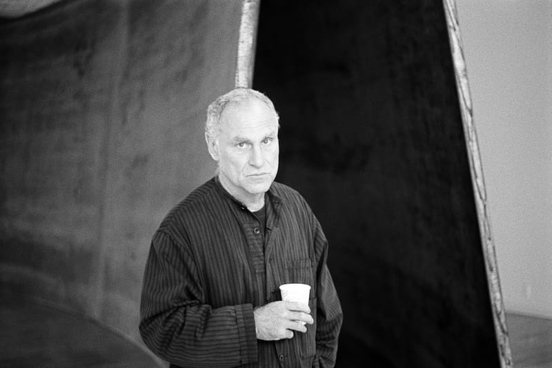 미국의 전설적인 조각가 리처드 세라가 세상을 떠났다