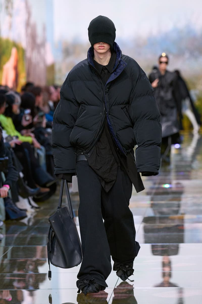 발렌시아가, 2024 FW 컬렉션 공개, balenciaga, demna, demna gvasilia, ebay, 이베이, 뎀나 컬렉션, 발렌시아가 카피, 그레일즈, 파리 패션쇼, 발렌시아가 패션쇼, 발렌시아가 런웨이