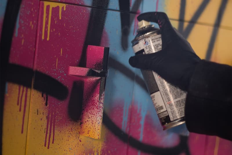 그래피티의 캔버스가 된 1백 개의 십자가 mosery graffiti artist leodav easter edition