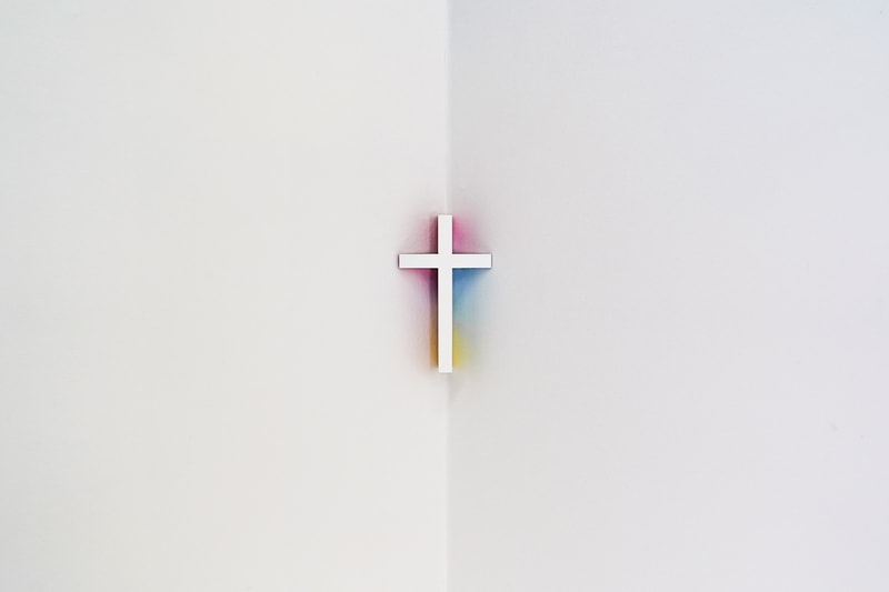 그래피티의 캔버스가 된 1백 개의 십자가 mosery graffiti artist leodav easter edition