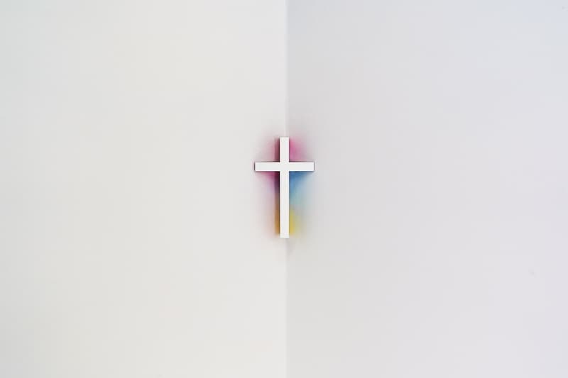 그래피티의 캔버스가 된 1백 개의 십자가 mosery graffiti artist leodav easter edition