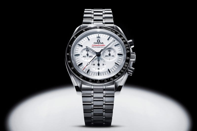 오메가, 화이트 컬러 다이얼이 들어간 스피드마스터 문워치 프로페셔널 출시