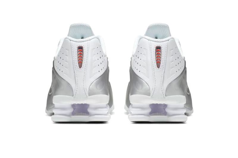 나이키, 샥스 r4 화이트&메탈릭 실버, 스니커, 패션, 스트리트 패션, 운동화, 신발, 올드스쿨, 재출시, 힙합, 하입비스트