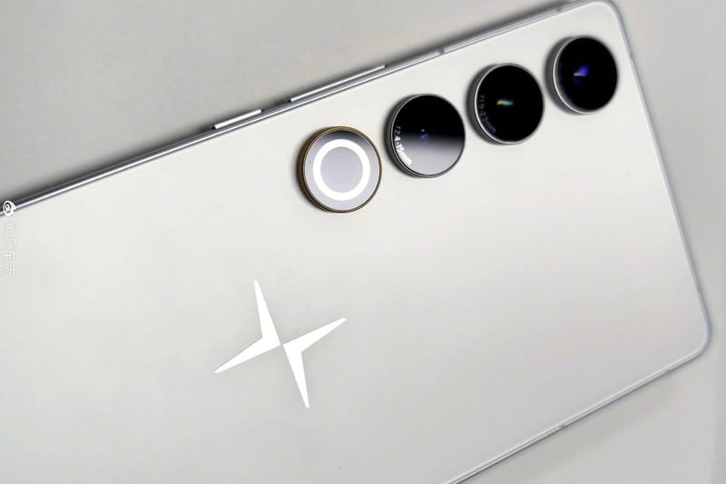 폴스타가 스마트폰을 출시한다