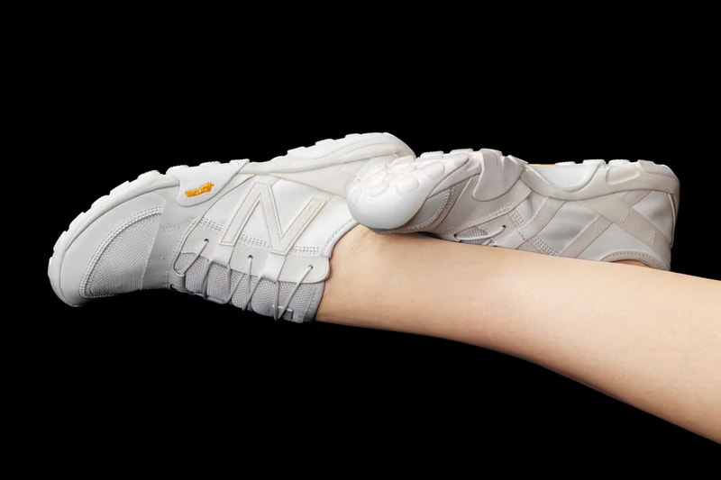 이세이 미야케와 뉴발란스의 첫 번째 협업 MT10O 출시 정보