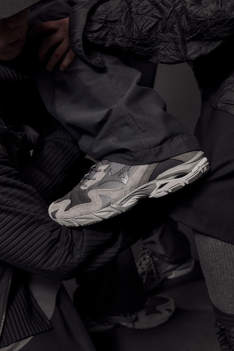 슬로우 스테디 클럽 x 미즈노 웨이브 라이더 10 공개, slow steady club, slowsteadyclub, 슬로우스테디클럽, mizno, 미즈노, wave rider 10, wave rider 10 sneakers, 웨이브 라이더 10 스니커, 미즈노 웨이브 라이더