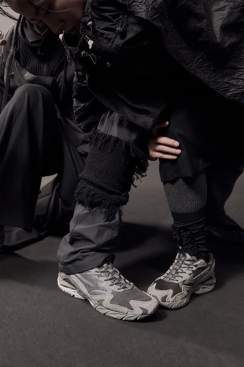 슬로우 스테디 클럽 x 미즈노 웨이브 라이더 10 공개, slow steady club, slowsteadyclub, 슬로우스테디클럽, mizno, 미즈노, wave rider 10, wave rider 10 sneakers, 웨이브 라이더 10 스니커, 미즈노 웨이브 라이더