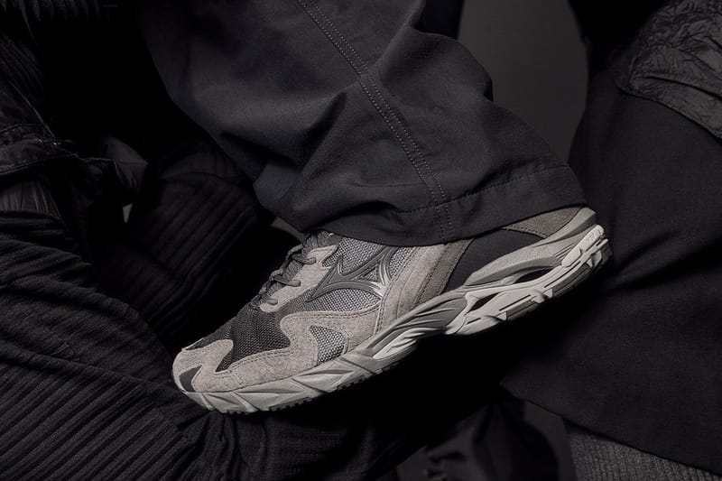 슬로우 스테디 클럽 x 미즈노 웨이브 라이더 10 공개