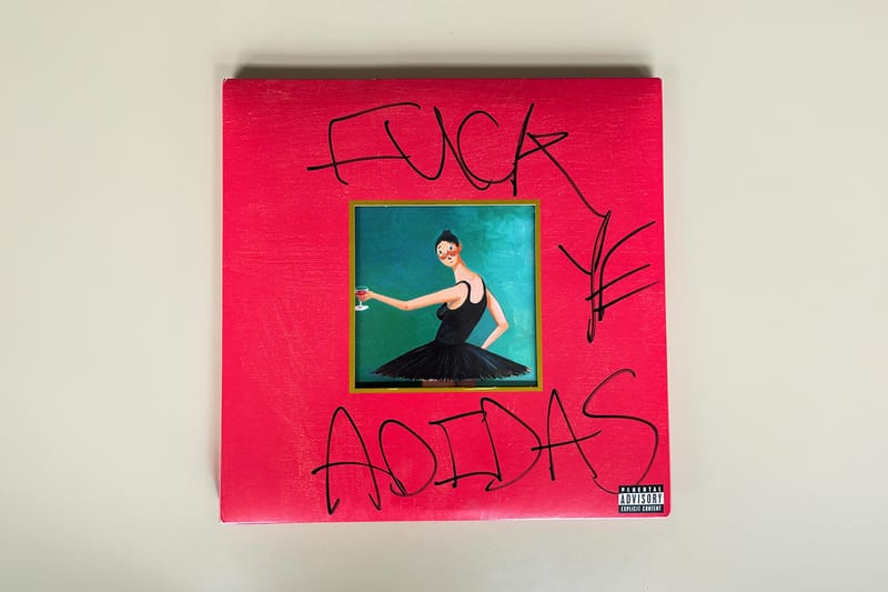 칸예 ‘FUCK ADIDAS’ 사인 앨범이 경매에 올랐다