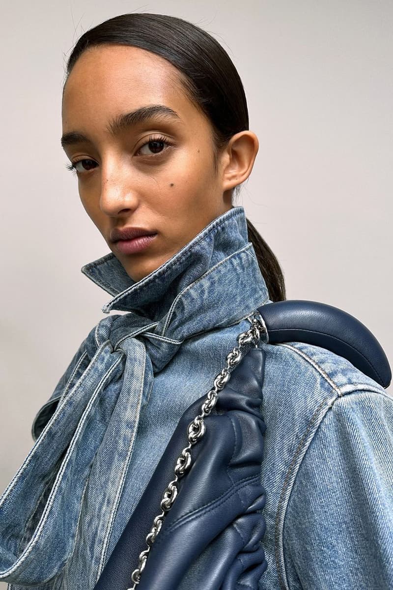 로에베, 2024 FW 프리 컬렉션 공개, LOEWE, 로에베, 2024 가을, 겨울 컬렉션, 로에베 가방, 로에베 지갑, 로에베 재킷, 로에베 신발, 로에베 매장, 로에베 향수, 조나단 앤더슨, JW ANDERSON