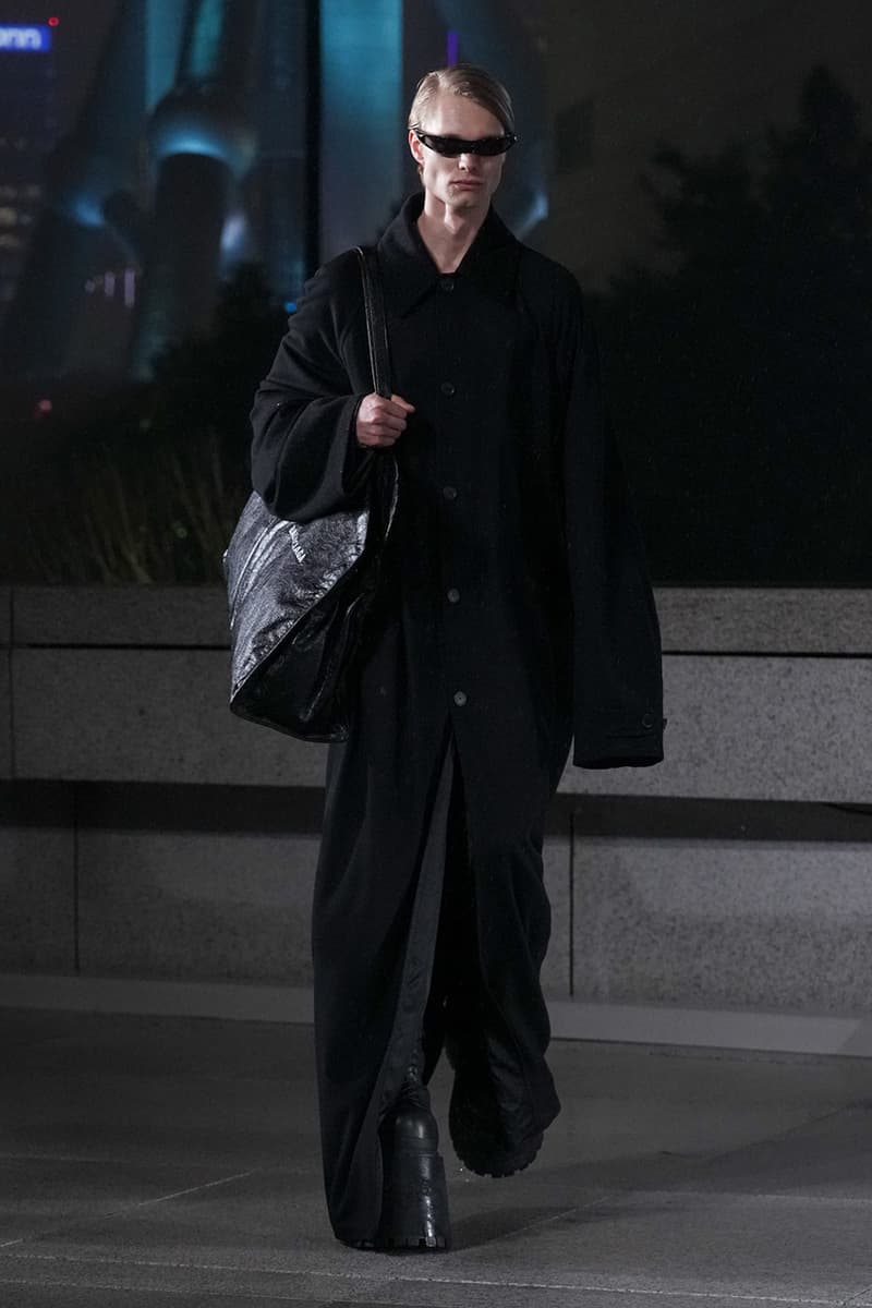 발렌시아가 2025 봄 컬렉션 공개, balenciaga, balenciaga 2025 spring, shanghai, 상하이 발렌시아가, 발렌시아가 쇼, 발렌시아가 컬렉션