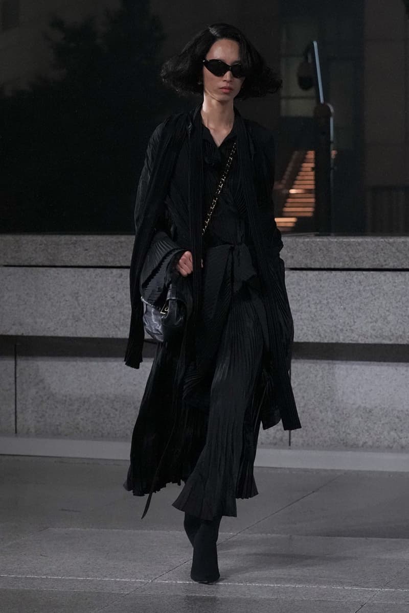 발렌시아가 2025 봄 컬렉션 공개, balenciaga, balenciaga 2025 spring, shanghai, 상하이 발렌시아가, 발렌시아가 쇼, 발렌시아가 컬렉션