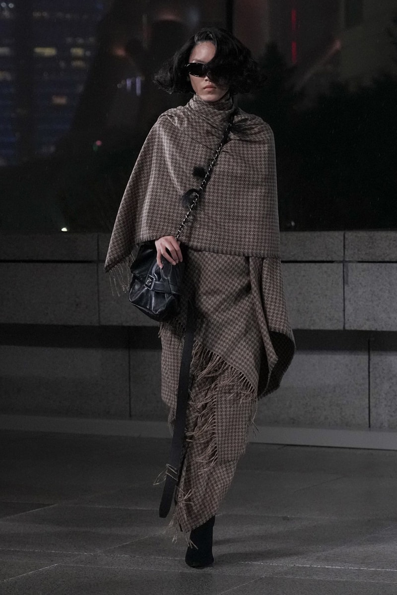 발렌시아가 2025 봄 컬렉션 공개, balenciaga, balenciaga 2025 spring, shanghai, 상하이 발렌시아가, 발렌시아가 쇼, 발렌시아가 컬렉션