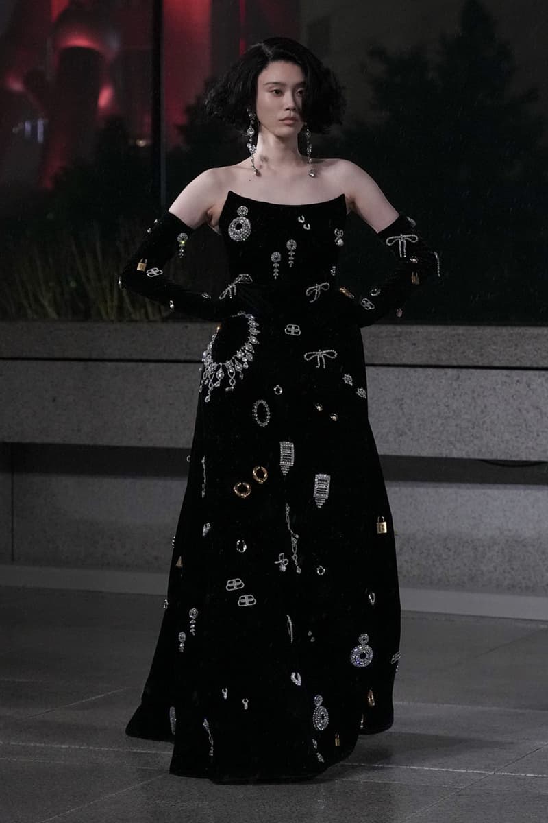 발렌시아가 2025 봄 컬렉션 공개, balenciaga, balenciaga 2025 spring, shanghai, 상하이 발렌시아가, 발렌시아가 쇼, 발렌시아가 컬렉션