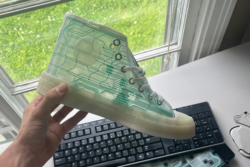 키보드 회로로 만든 커스텀 컨버스 하이톱 살펴보기