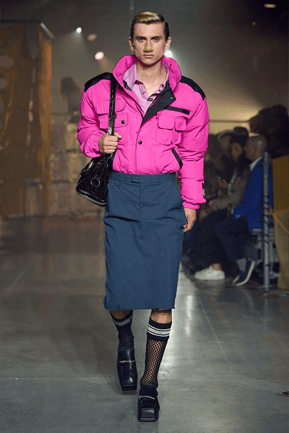 마틴 로즈, 2025 SS 컬렉션 공개, Martine Rose, 2025 spring, summer, 마틴 로즈, martine rose collection, martine rose runway, 마틴 로즈, 에어 맥스 TN