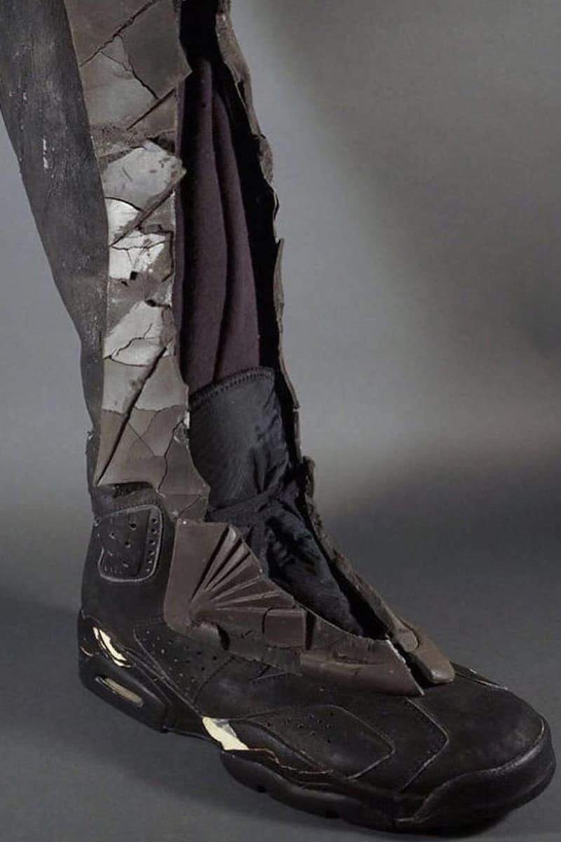 마이클 키튼이 ‘배트맨’에서 착용한 에어 조던 6 배트수트 부츠에 관해 언급했다, 영화 의상, 마이클 키튼, 배트맨 2, 배트맨 영화, 팅커 햇필드, 나이키 에어 맥, 배트맨 신발, 배트수트, 배트맨 조던, 마이클 키튼 배트맨