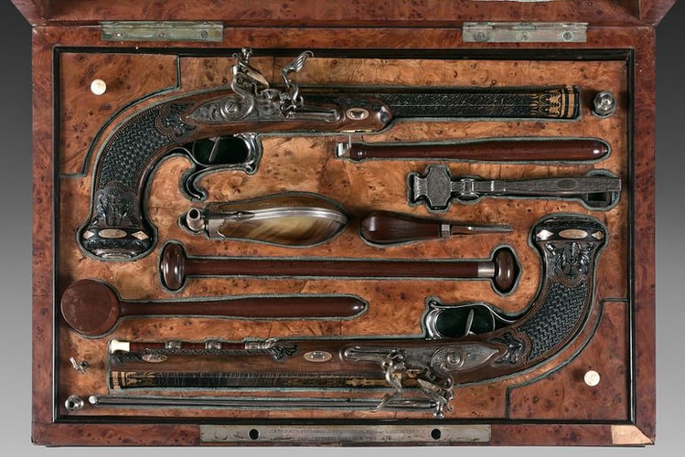 나폴레옹의 권총 두 자루가 경매에서 약 25억 원에 낙찰됐다