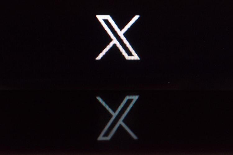 X, ‘싫어요’ 버튼을 테스트하고 있다