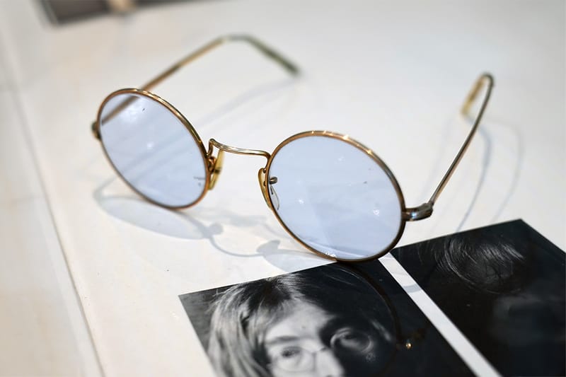 존 레논 안경과 애비 로드 사진이 경매에 올랐다