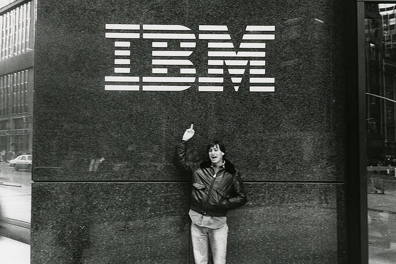스티브 잡스가 ‘IBM에 손가락 욕을 날린 재킷'이 경매에 올랐다