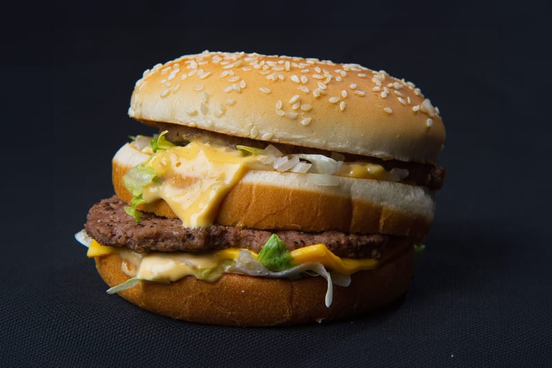 맥도날드가 역대 최대 무게의 ‘빅 아치’ 버거 출시한다