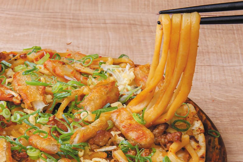 피자헛이 우동 면이 들어간 피자를 출시한다