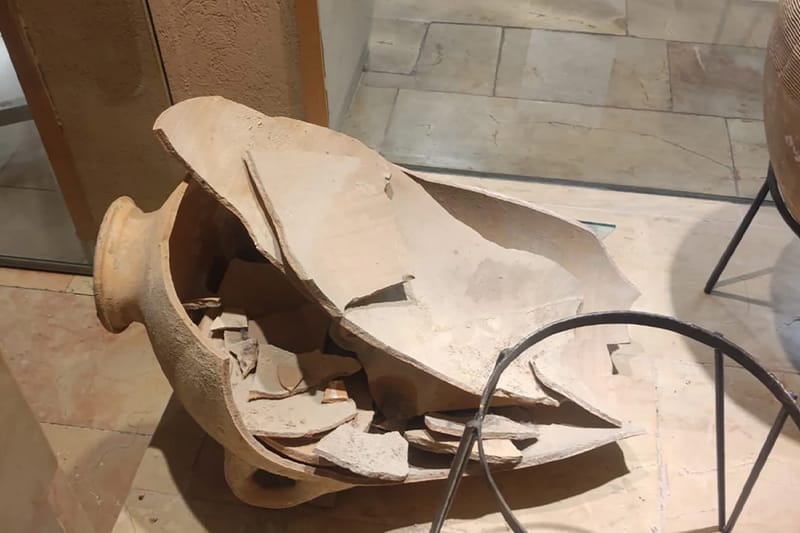 네 살짜리 아이가 한 박물관의 3500년 된 유물을 실수로 박살 냈다