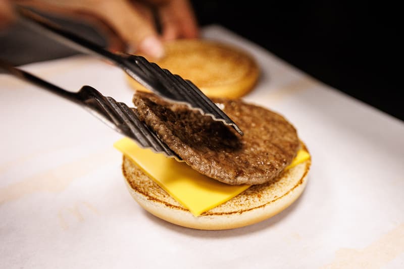 맥도날드가 일시적으로 토마토 제공을 중단한다