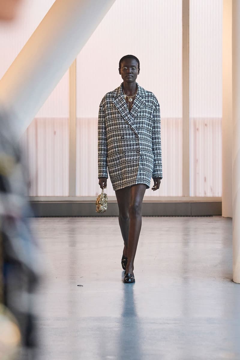 홍콩에서 다시 선보이는 샤넬 2024/25 크루즈 컬렉션