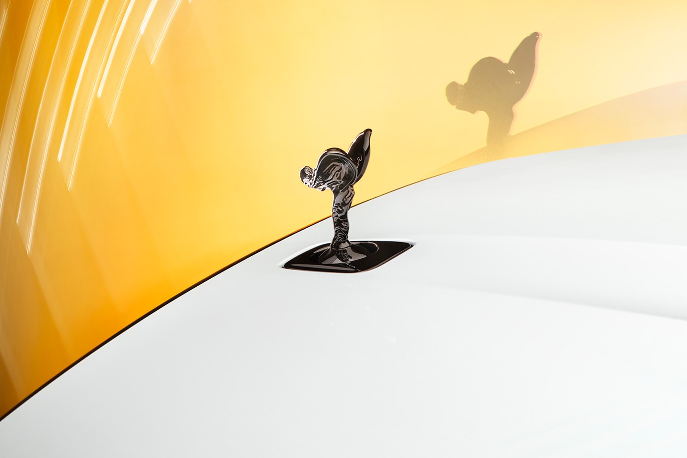 웅장함과 세련됨이 공존하는 롤스로이스 고스트 시리즈 II & 블랙 배지 고스트 시리즈 II 시승기