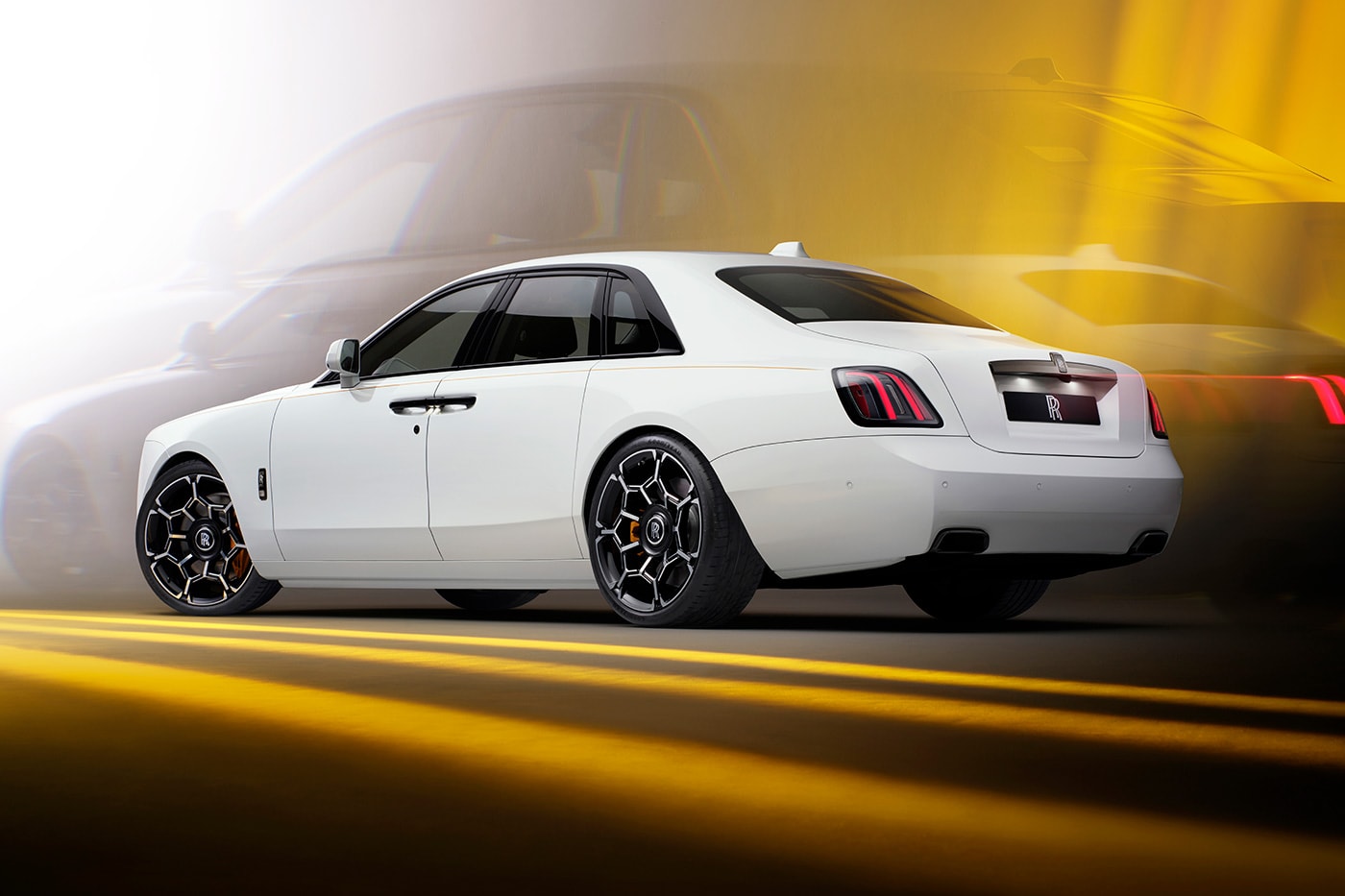 웅장함과 세련됨이 공존하는 롤스로이스 고스트 시리즈 II & 블랙 배지 고스트 시리즈 II 시승기