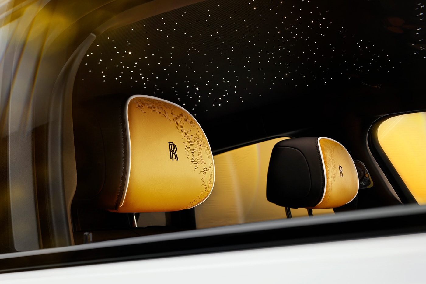 웅장함과 세련됨이 공존하는 롤스로이스 고스트 시리즈 II & 블랙 배지 고스트 시리즈 II 시승기